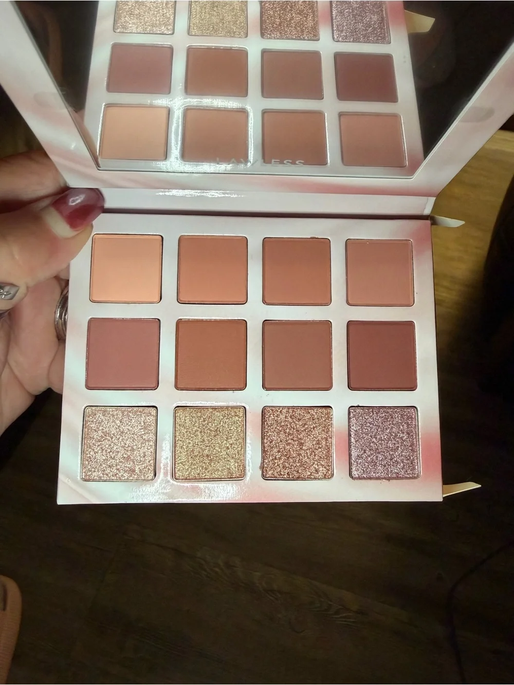 LAWLESS The Dreamy Daisy Eyeshadow Palette — Peachy Pink & Warm Neutrals